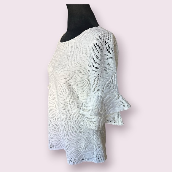 Lilly Pulitzer Lula Top – Size M
Style: Sea Swirling Lace in Resort White - Picture 8 of 11